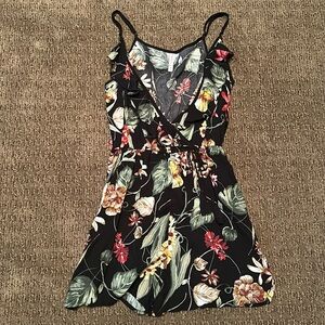 NEVER WORN- Xhilaration floral print Romper